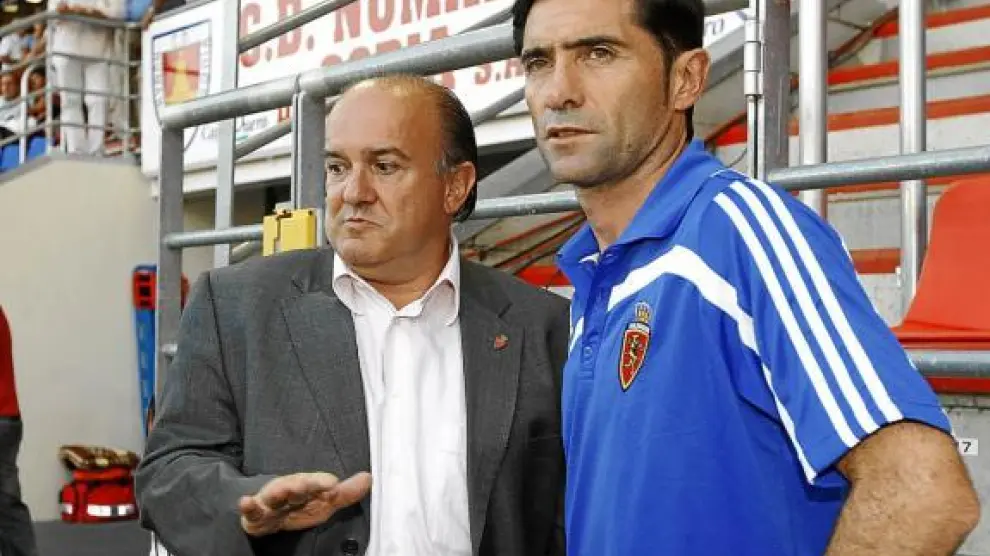 El presidente, Eduardo Bandrés, y el entrenador, Marcelino, charlan hace 20 días en Soria.