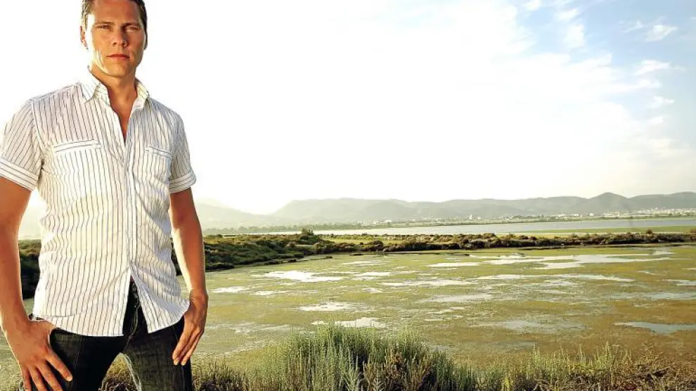 El holandés DJ Tiësto ha hecho un hueco en su apretadísima agenda para pinchar esta noche en Zaragoza.