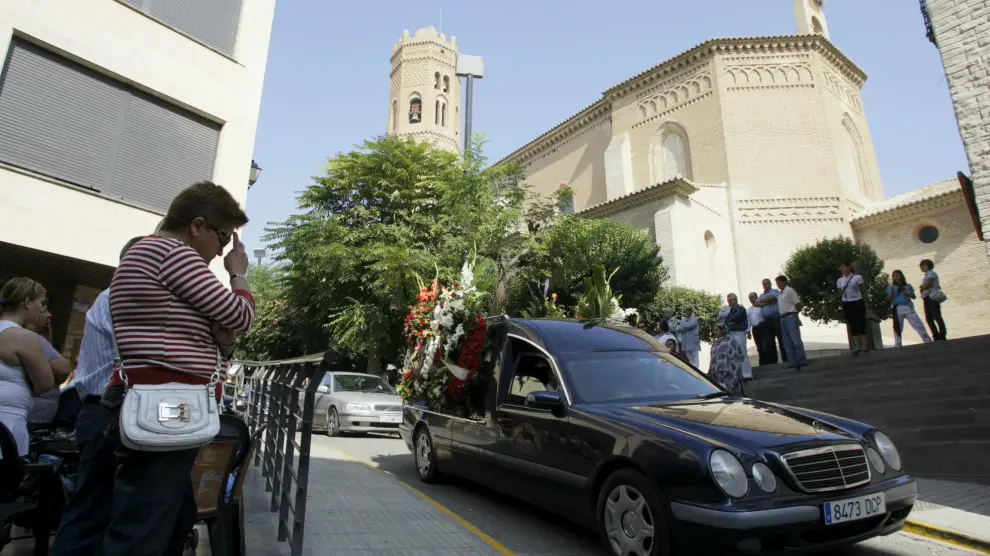 Un coche fúnebre trasladó los restos de Benjamín