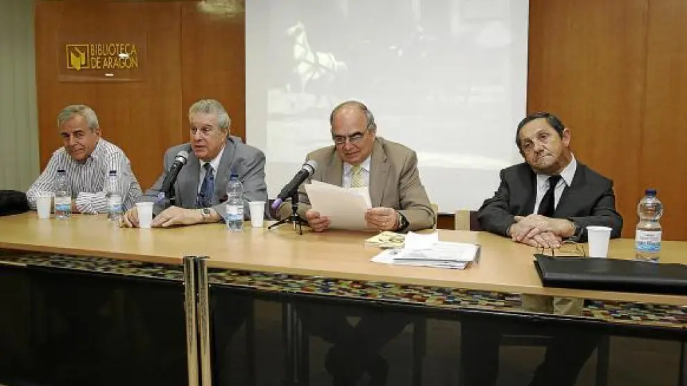 Dionisio Gracia, Emilio Belaval, Miguel Ángel Santolaria y José Til, durante el acto de ayer.