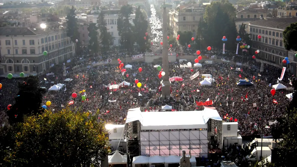300.000 personas, contra Berlusconi y por libertad de prensa