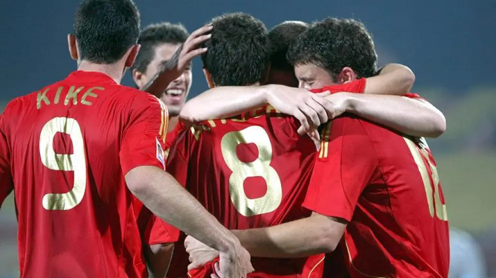 Los jugadores españoles celebran un gol marcado por Ander Herrera.