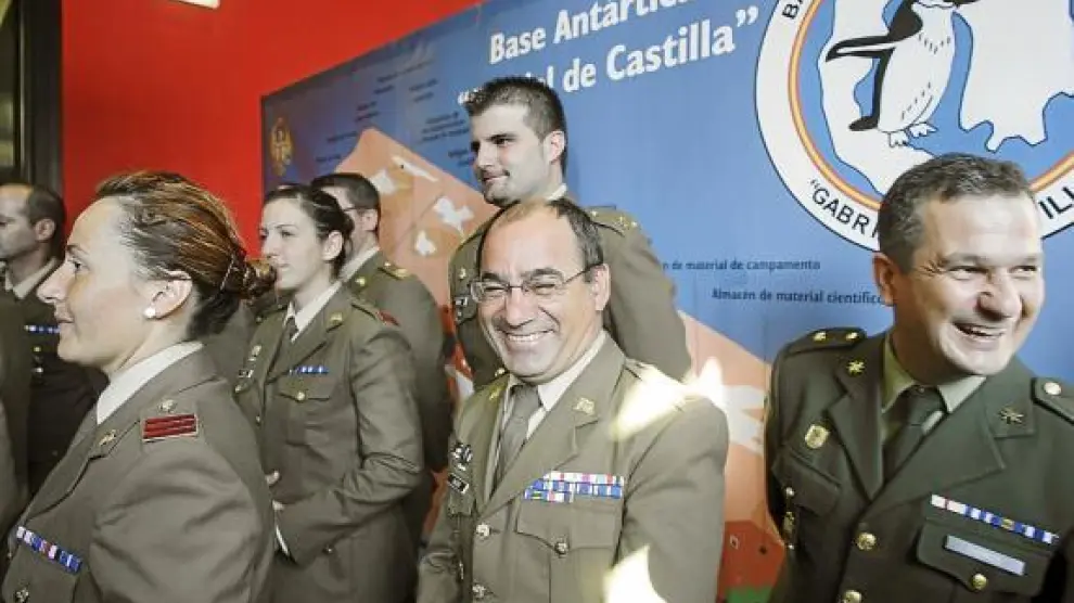 El aragonés José Ignacio Calero -en el centro-, junto a otros miembros de la campaña de este año.