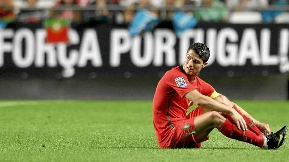 Cristiano Ronaldo, tras resentirse de su lesión en el tobillo.