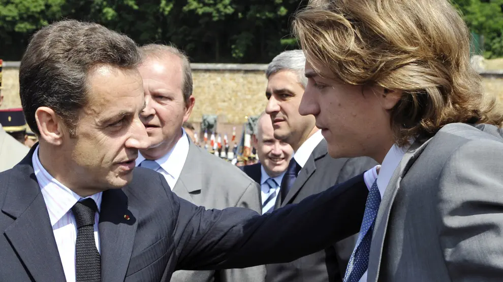 El presidente francés junto a su hijo