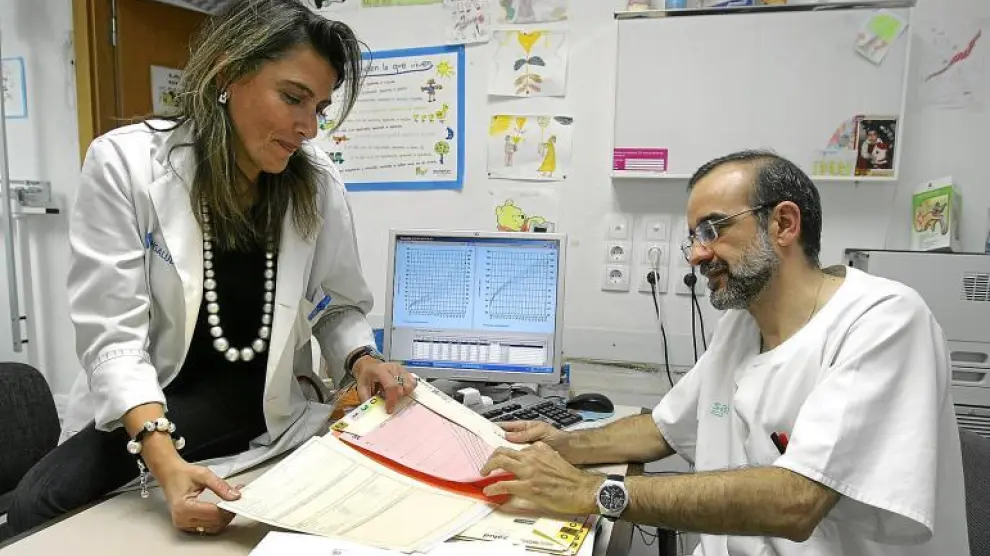 Los doctores César García y Teresa Cenarro comentan la situación que están viviendo desde el viernes pasado.