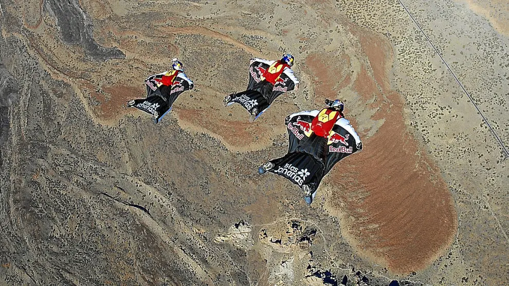 Los tres miembros del 'Proyecto alas' lanzados hacia la cima del volcán Teide el pasado martes