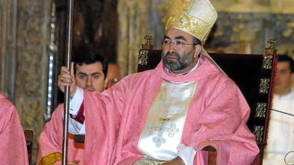 Jesús Sanz, durante la ceremonia en la que que fue ordenado obispo de Huesca, en diciembre de 2003