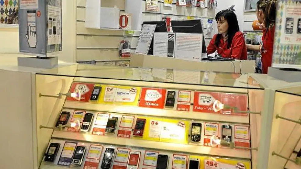 Los teléfonos inteligentes incrementan sus ventas, ya que permiten ahorrar con sus aplicaciones