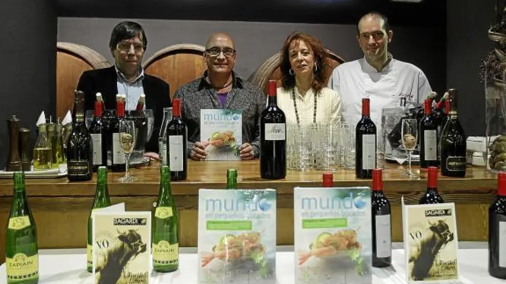 José M. Martínez, Jordi García, Lorena Fernández Vadillo y Javier Guiu en el restaurante Sagardi