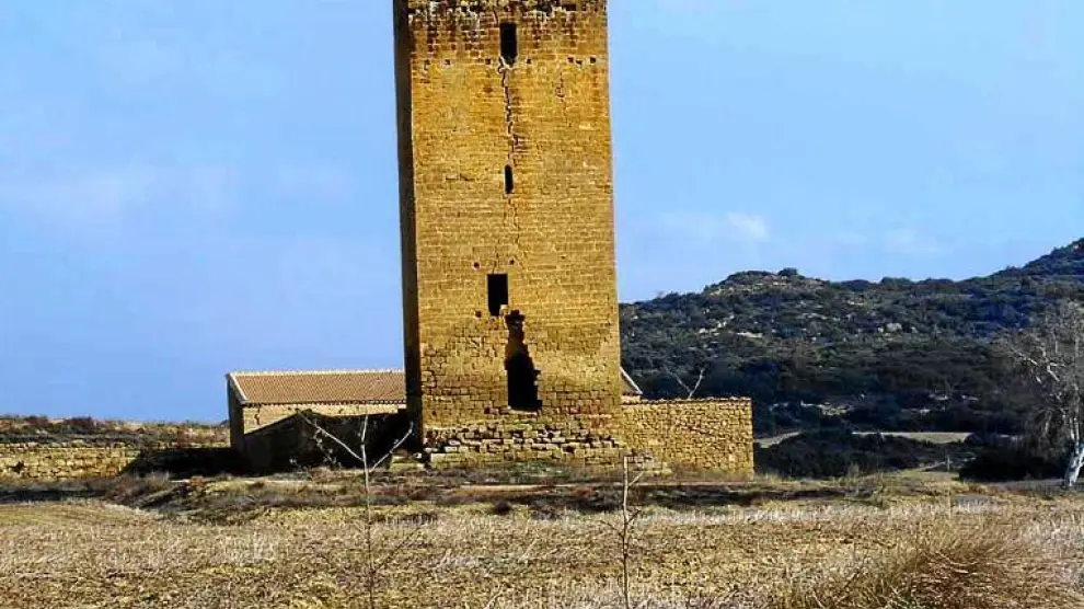 Vista general del Castillo de Obano, en el municipio de Luna.