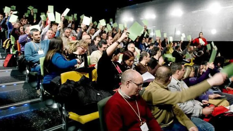 Los delegados de OSTA, en el Teatro Arbolé, votaron ayer el informe de gestión del sindicato