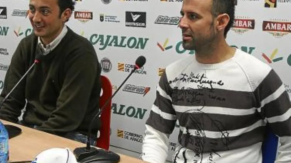 Toni Doblas, junto a Raúl Ojeda, el día de su presentación.