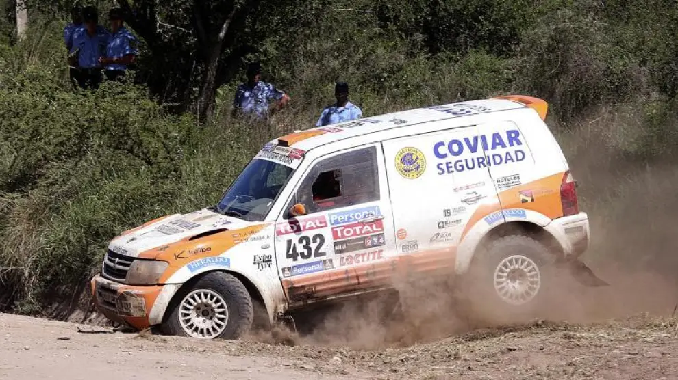 Javier y Miguel Grasa, al mando de su Mitsubishi Montero DI-D, ruedan en el Dakar sudamericano