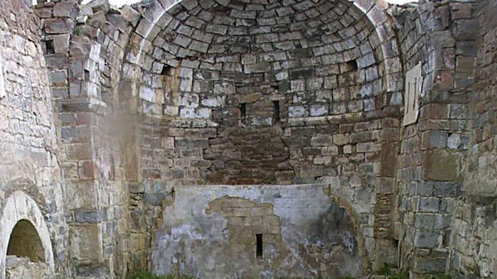 Se derrumba el ábside románico de San Miguel de Abós