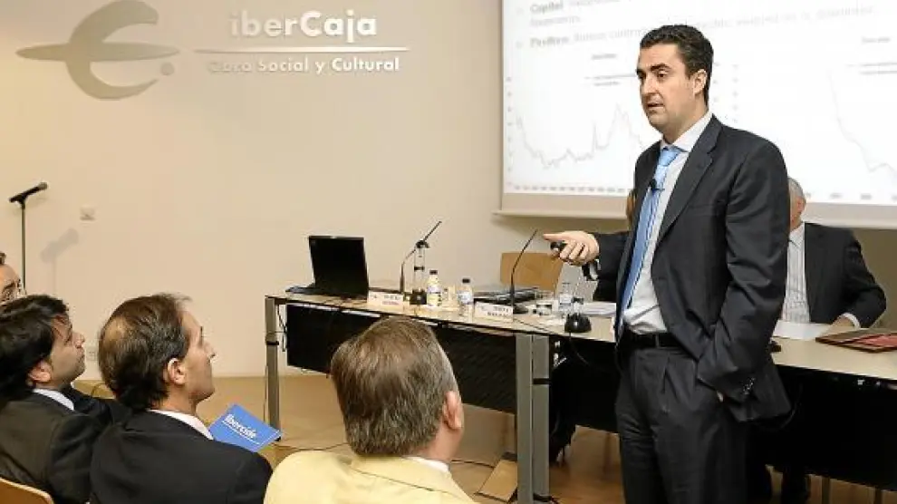 Romera, en una conferencia ayer ante medio centenar de directivos aragoneses en Zaragoza.