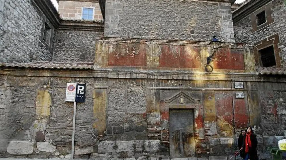 La fachada de la plaza de la Marquesa, en la foto, es una de las más deterioradas.