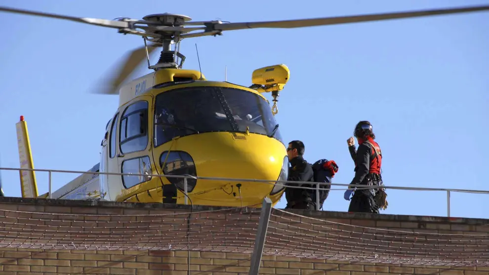 Un helicóptero de rescate colaboró en las tareas de evacuación de los cuerpos