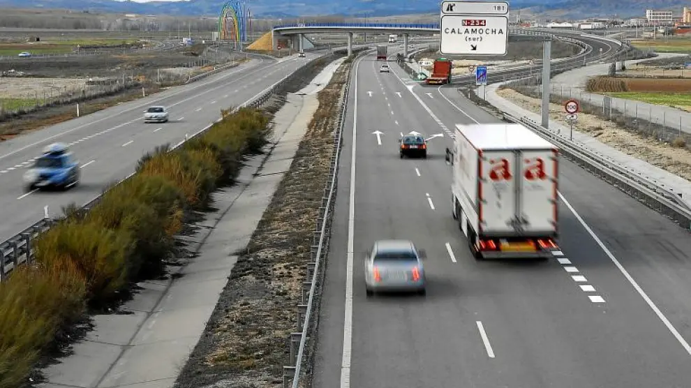 En la fotografía tomada ayer, tramo de la autovía Mudéjar en el que fueron detectados los dos vehículos a 240 kilómetros por hora