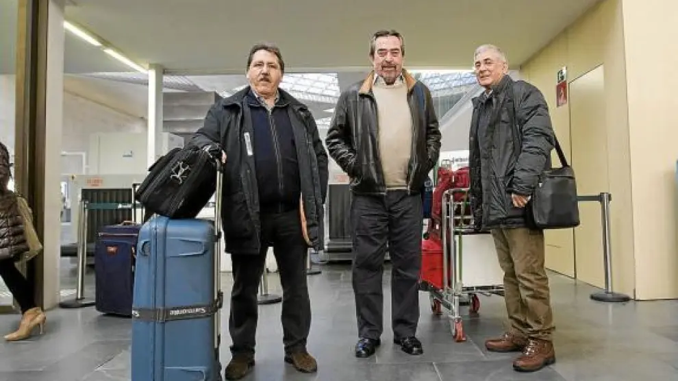 Manuel Teruel, Juan Alberto Belloch y Manuel Blasco, ayer en la estación de Delicias