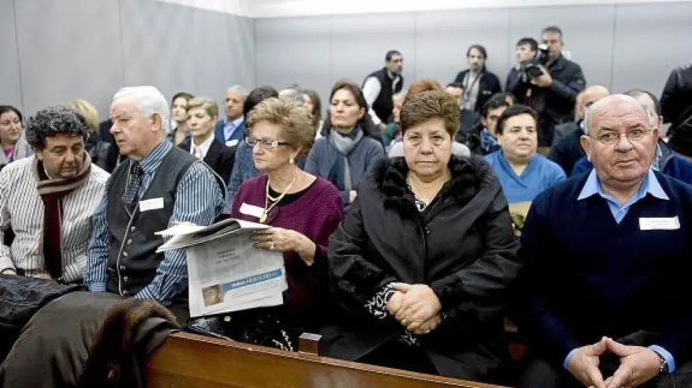 Los familiares de la víctimas, en la sala de vistas, al comienzo de una de las sesiones del juicio