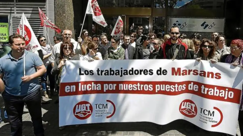 Trabajadores de Viajes Marsans en Aragón se concentraron ayer en la plaza de Roma.