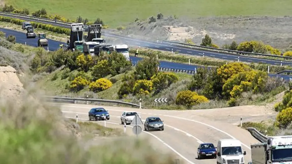 El tráfico se ha desviado por la N-330 mientras se hacen las obras en la autovía de Huesca a Almudévar.