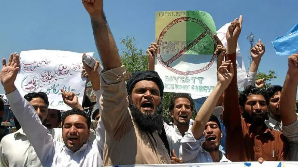 Islamistas pakistaníes se manifestaron ayer en Lahore contra la red social Facebook.