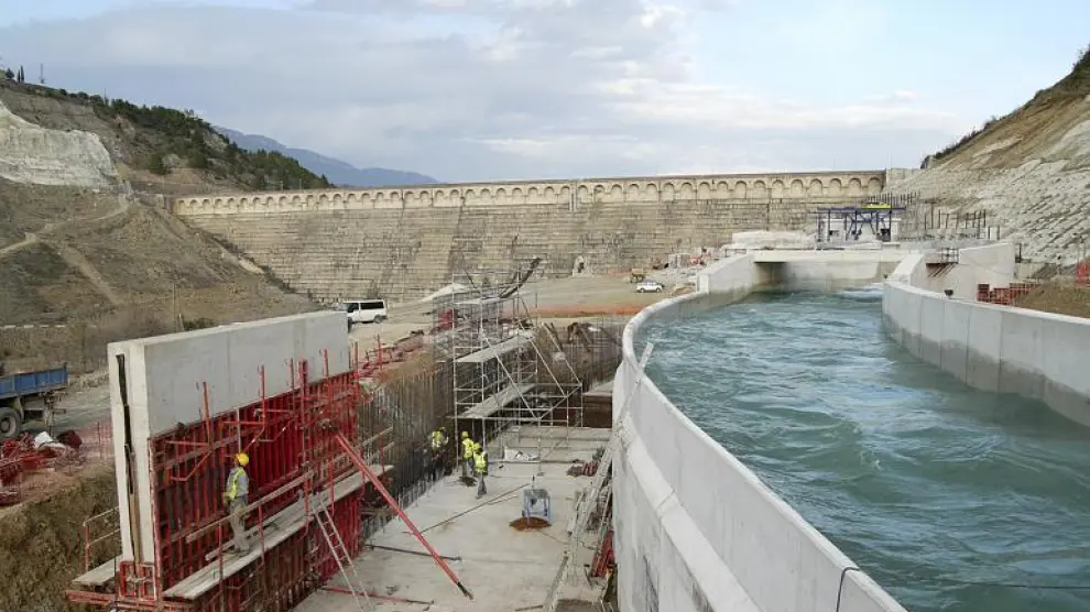 La nueva toma del canal de Bardenas desde la presa de Yesa funciona desde finales de marzo.