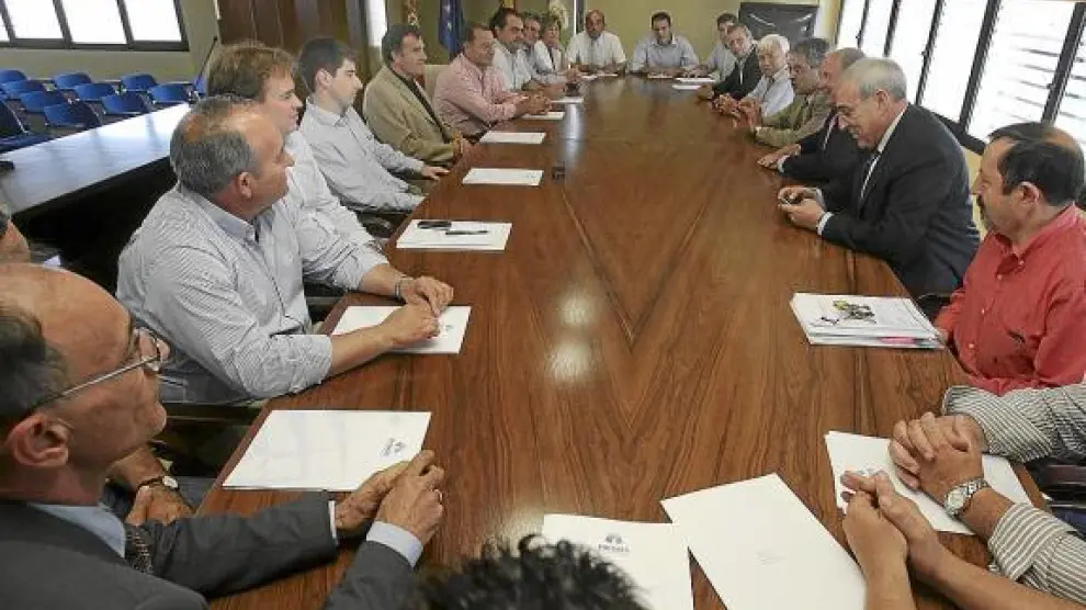 El consejero Silva se reunió ayer con la junta de gobierno de Riegos del Alto Aragón.