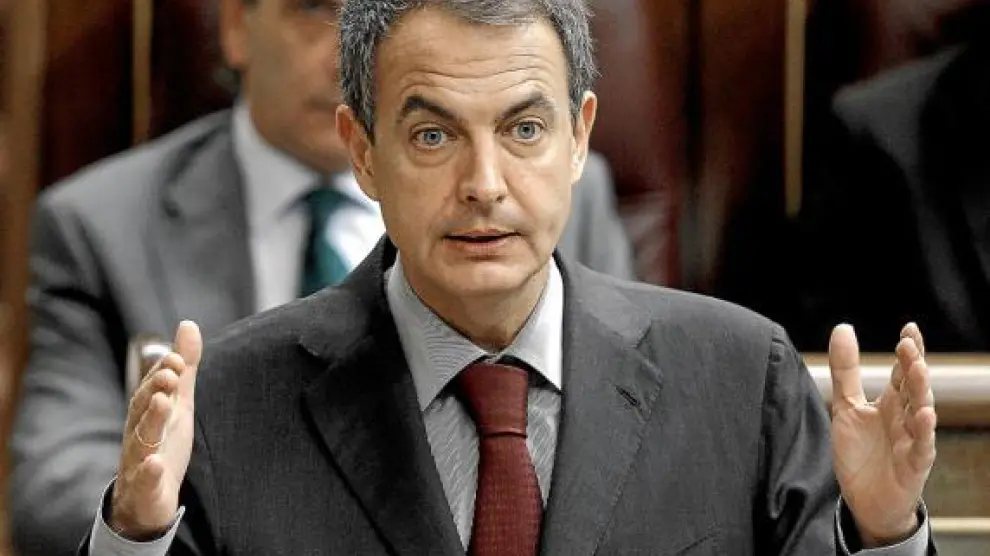 El presidente del Gobierno, José Luis Rodríguez Zapatero, ayer en el Congreso.