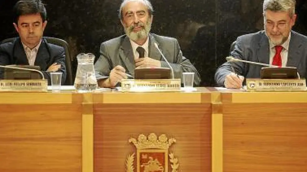 Luis Felipe, Fernando Elboj (alcalde) y Fernando Lafuente.