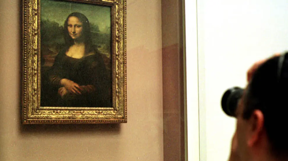 El famoso cuadro de Leonardo se exhibe en el museo del Louvre