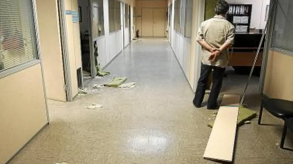 Asaltan por la noche la Facultad de Educación de Huesca y causan graves destrozos