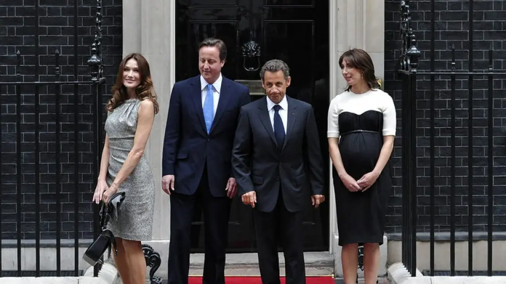 Carla Bruni y Sarkozy visitan a Cameron