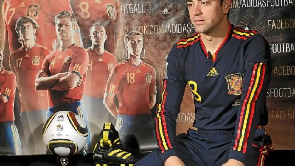 Xavi, con la camiseta que vestirá hoy España ante Chile.
