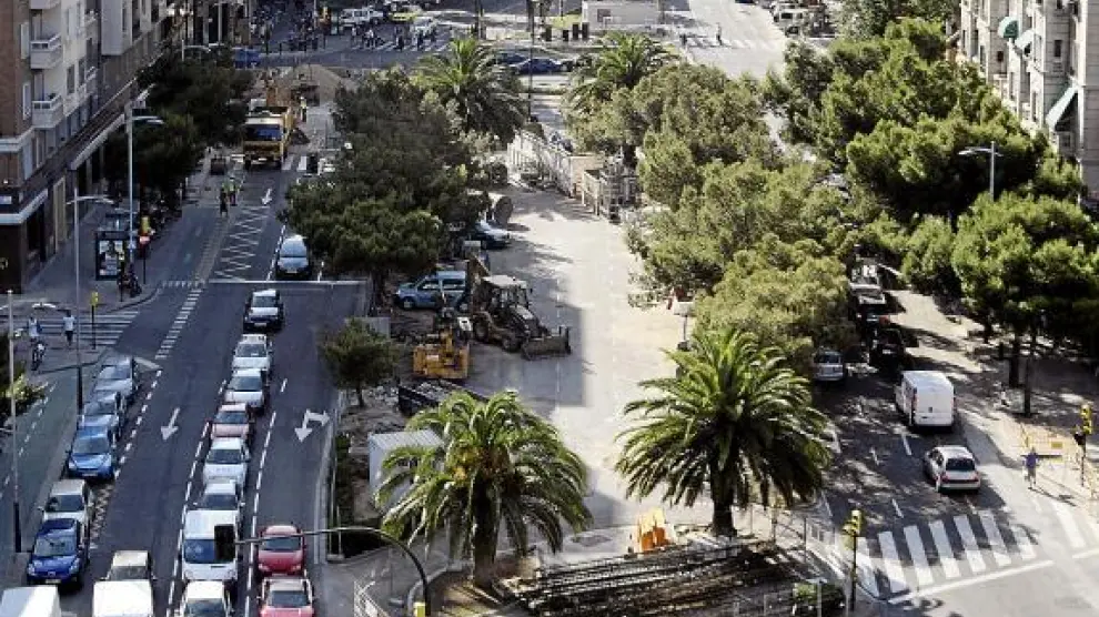 La reducción de carriles en el cruce de Goya con Gran Vía complica un poco más el tráfico en la zona.