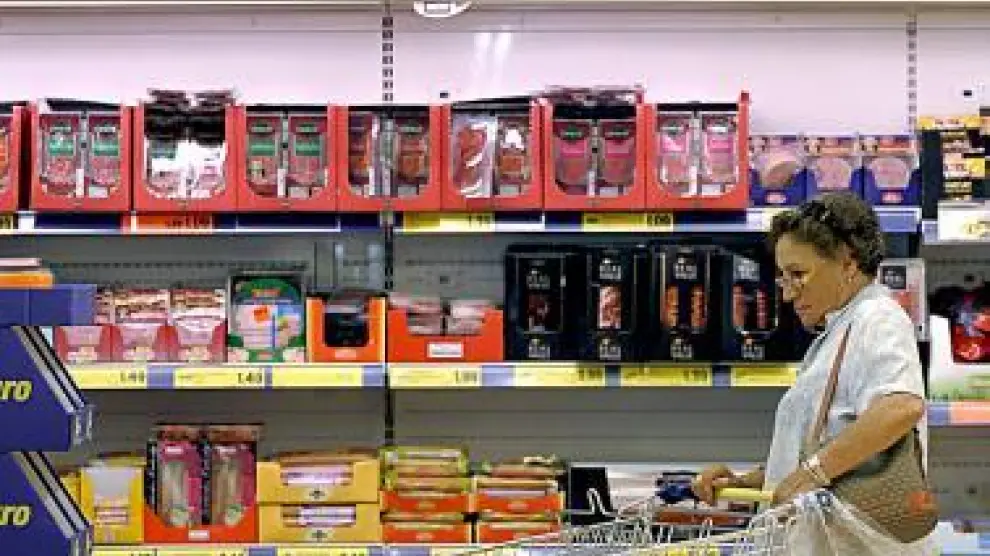 Un supermercado con reclamos de 'stop' al IVA.