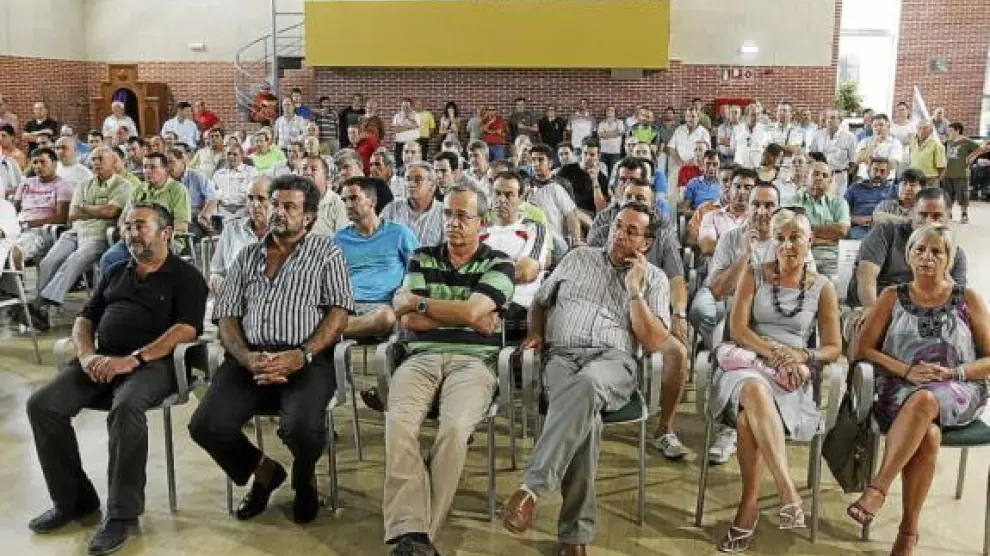 La asamblea se celebró en el salón de actos de la Cruz Blanca.