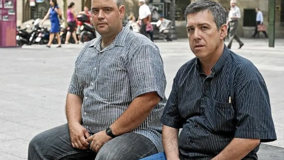 Fernando López (izquierda) y Emilio Anadón piden que se reconozcan sus matrimonios.