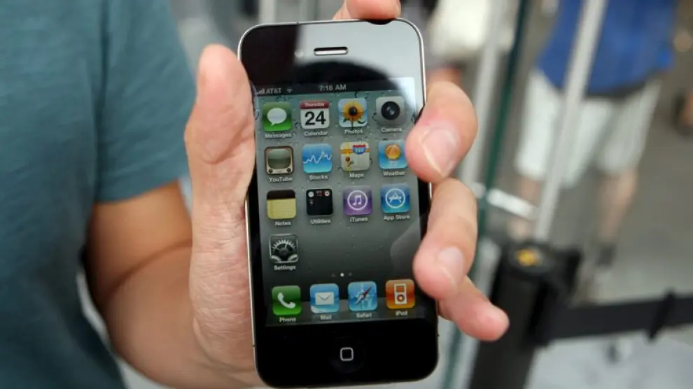 Apple admite los problemas del iPhone 4