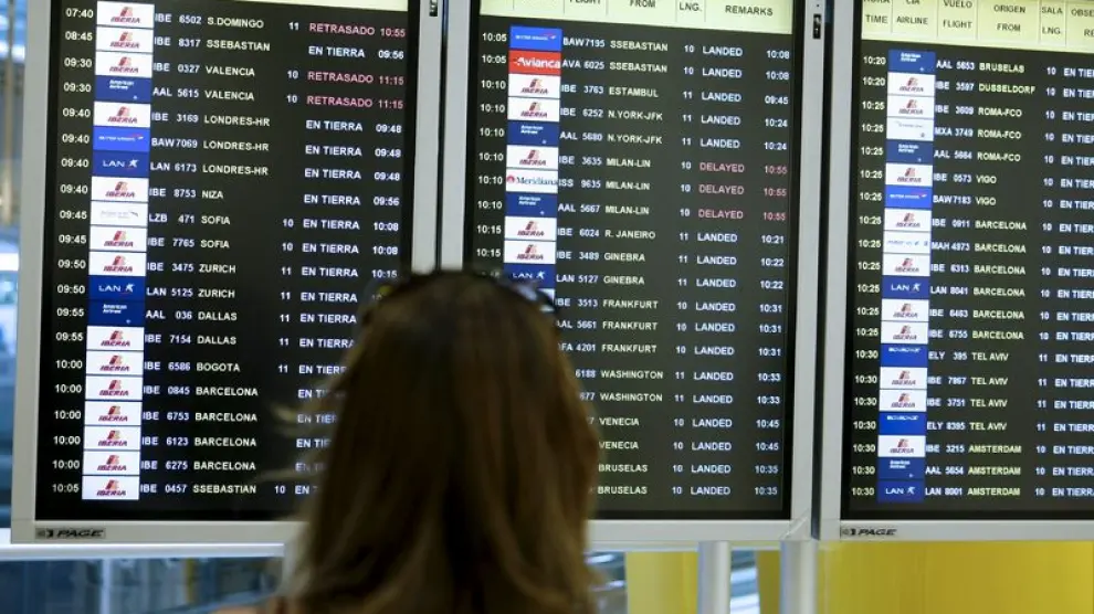 Pantalla de control de vuelos en el aeropuerto madrileño de Barajas