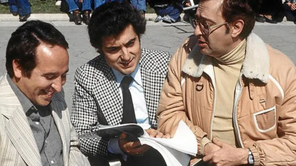 Fernando Esteso (izquierda), con Andrés Pajares y Antonio Ozores en el rodaje de 'Los bingueros' (1978).