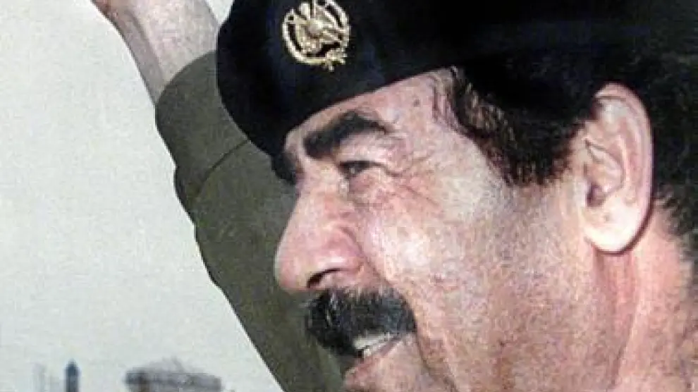 El presidente Sadam Husein arenga a sus seguidores en 1990.