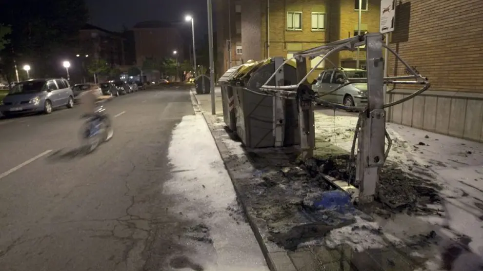 Seis contenedores quemados en Vitoria