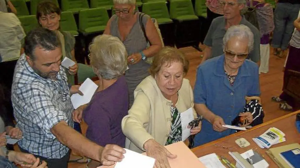 Público votando tras la proyección de una sesión de películas.
