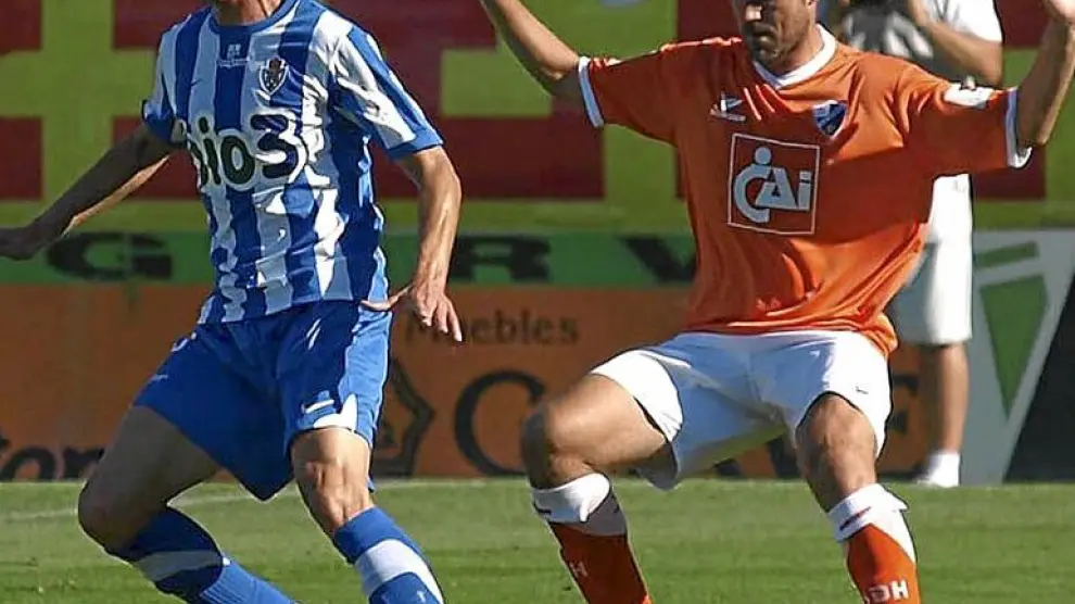 Luis Helguera en una jugada del partido de ayer.