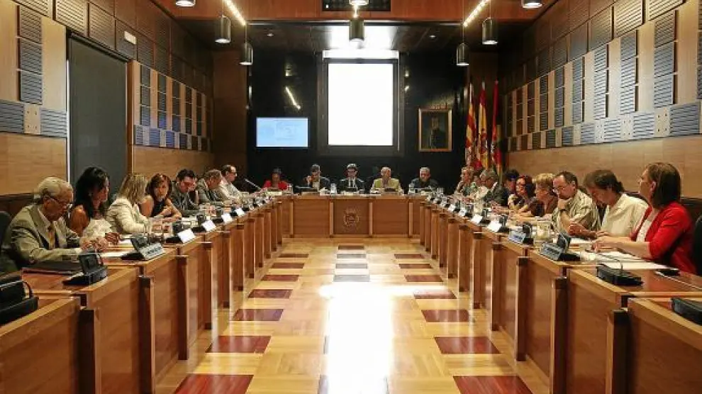 El salón de plenos durante la sesión celebrada a principios de agosto, primera presidida por Luis Felipe.