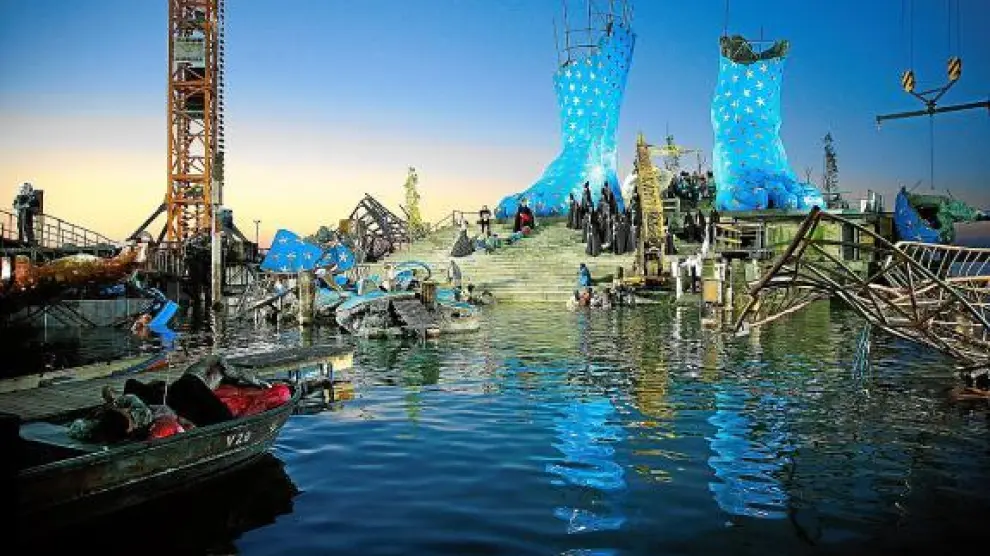 El montaje de la ópera 'Verdi' junto al lago Constance destaca por su escenografía espectacular.