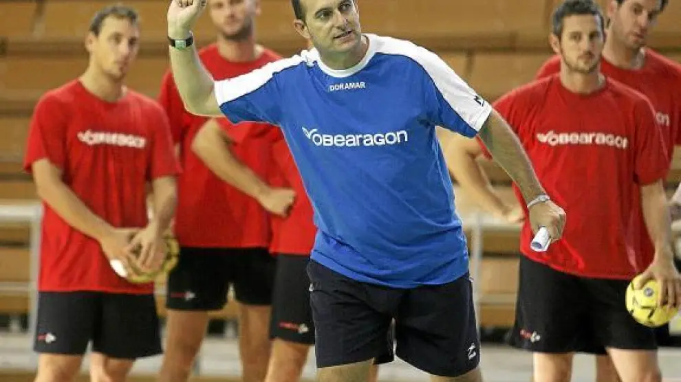 Nolasco, durante un entrenamiento con el Obearagón Huesca.